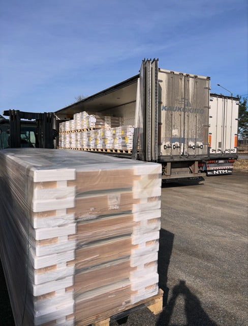 Valtava m&auml;&auml;r&auml; ulko-ovia saapui Skaalalta varastoomme